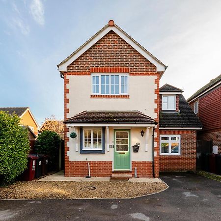 Chichester Retreat House With Free Parking Extérieur photo