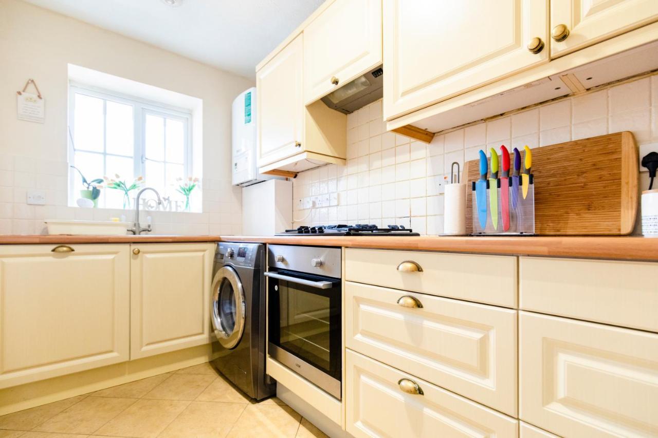Chichester Retreat House With Free Parking Extérieur photo