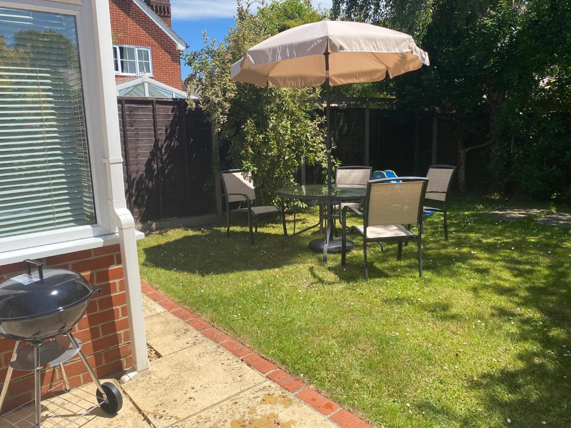 Chichester Retreat House With Free Parking Extérieur photo