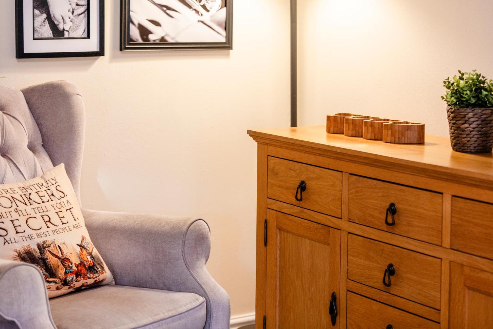 Chichester Retreat House With Free Parking Extérieur photo