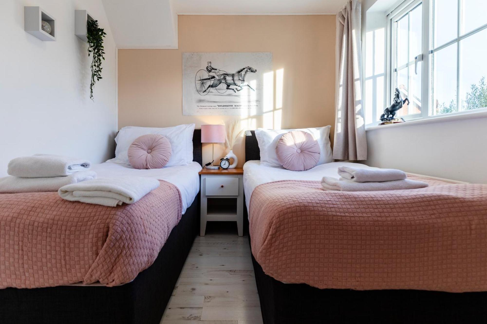 Chichester Retreat House With Free Parking Extérieur photo